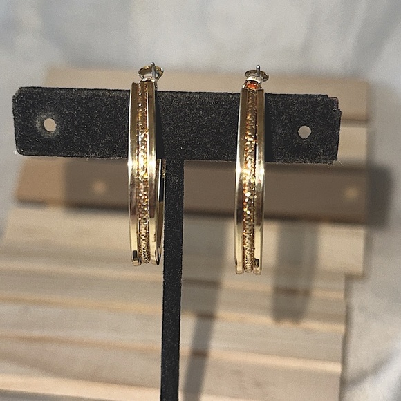 Multi-Band Textured Hoop Earrings Elegant Classic Timeless Gold Tone Hoops - Picture 11 of 14